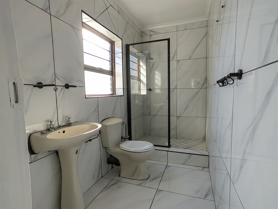To Let 3 Bedroom Property for Rent in Heiderand Western Cape